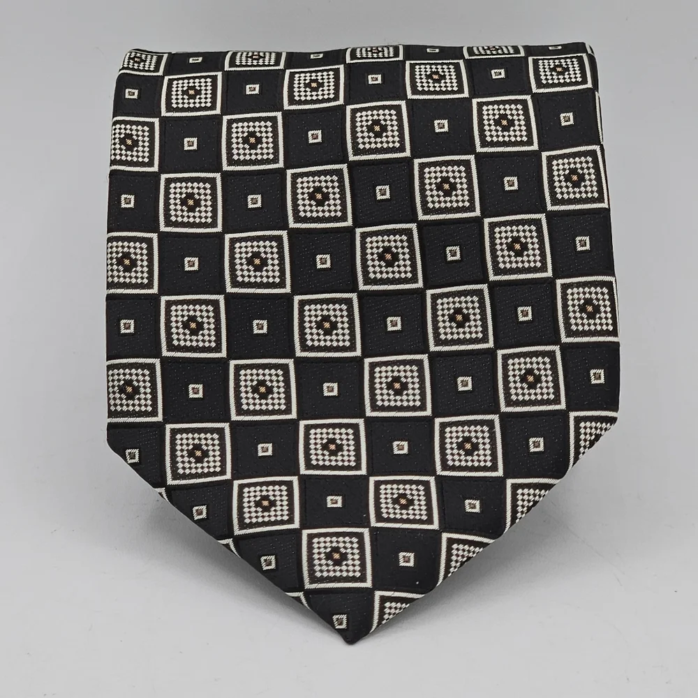 Alexander Julian colours geometric tie